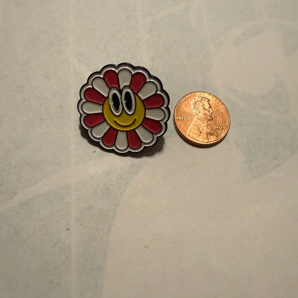 Hot Topic Smiley Flower Pin - Red, White, Yellow